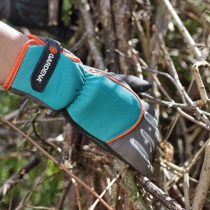 Перчатки высокие для ухода за кустарниками GARDENA